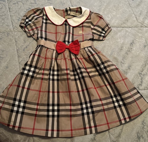 Grazioso abito Burberry bambino marrone a quadri bambino manica a sbuffo con fiocco rosso.