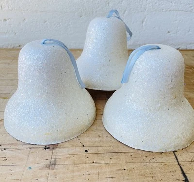 "Campanas de boda vintage decoraciones 4"" blanco brillo ducha nupcial mediados de siglo" Foto 1 de 3