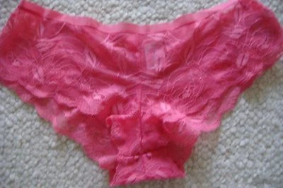 NUEVO CON ETIQUETAS CALVIN KLEIN 3107 PANTY HIPSTER ENCAJE PERFECTAMENTE AJUSTADO TALLA MEDIANA ROSA CORAL Foto 1 de 4