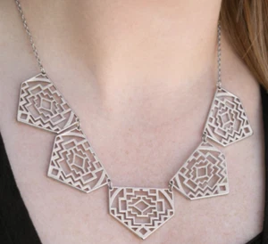 Paparazzi Necklace - Hacienda Heights - Silver - Bild 1 von 7