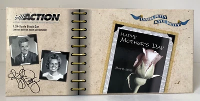 Cargador Kyle Petty #45 Georgia Pacific Día de la Madre 2005 NASCAR 1:24 Diecast Foto 1 de 4