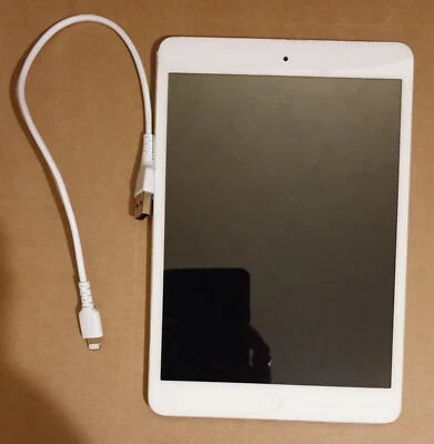 Apple iPad Mini 1st Generation A1432 16GB Wi-Fi 7.9" White & Silver MD351LL/A - Image 1 of 4