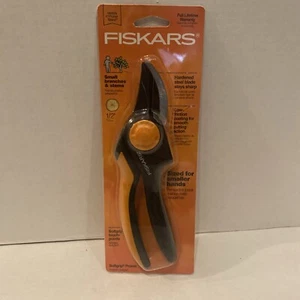 Fiskars Small Softgrip Bypass Pruner 1/2” Cut Capacity Steel Curved Blade 9847 - Picture 1 of 7