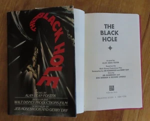 1979 Walt Disney THE BLACK HOLE Novel by ALAN DEAN FOSTER Book Club Edition - Picture 1 of 4