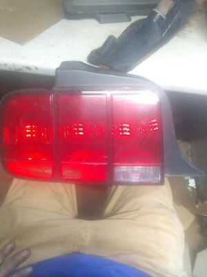 05-09 FORD MUSTANG LUZ TRASERA IZQUIERDA CONDUCTOR OEM 8R33-13B505-AB Foto 1 de 4