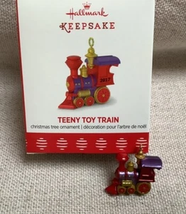Hallmark Ornament Miniature 2017 Teeny Toy Train - Imagen 1 de 7