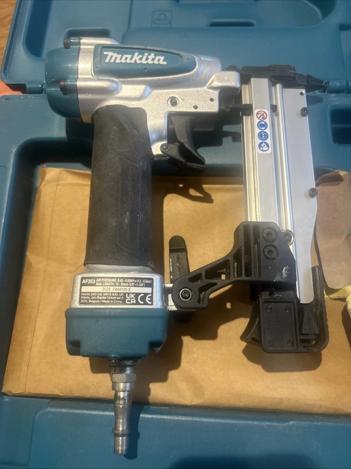Makita AF353 Pneumatic 23g 15-35mm Pin Nailer - Image 1 of 2