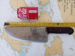 Coltello enorme vintage vecchio strumento carne macellaio mannaia acciaio inox firmato J.Lucio - Foto 1 di 19