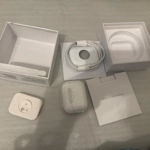 Apple AirPods Pro 2nd Gen Magsafe Charging (2023, USB C) 100% APPLE AUTHENTIC - Picture 1 of 7