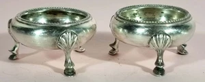 Pair Of Antique Silver Plated Shell-Footed Salts By Walker & Hall c 1900's - Bild 1 von 5