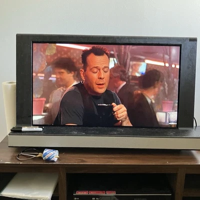 bang & olufsen beo vision 8   32” with bang & olufsen Remote control - Image 1 of 2