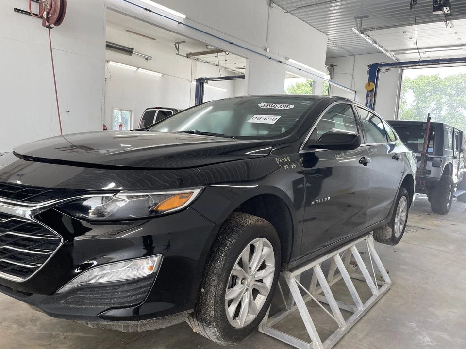 Used Front Right Seat Belt Front fits: 2019 Chevrolet Malibu bucket passenger re Foto 1 de 4
