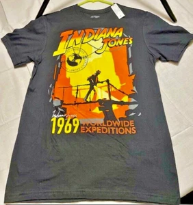 Camiseta Indiana Jones LOGO Expediciones Mundiales 1969 Talla Pequeña Nueva Con Etiquetas - Imagen 1 de 4