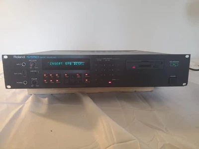 Vintage Roland S-550 Digital Sampler Rackmount Works Needs System Disks Rare - Bild 1 von 4