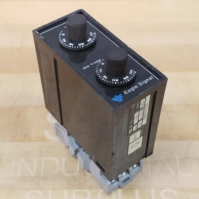 Temporizador electrónico de ciclo de repetición Eagle Signal DA1313A301, 120V, 10A - USADO Foto 1 de 4