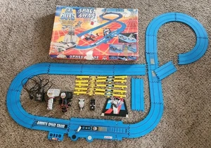 VINTAGE RARE LJN TONKA GO BOTS GOBOTS SPACE CHASE ELECTRIC SLOT RACING UNTESTED - Picture 1 of 11