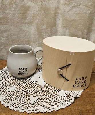 Taza de té de café de gres bronceado "Lord Have Mercy" en caja de regalo de madera Foto 1 de 4