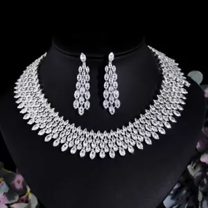 Precioso conjunto de joyas collar ancho aretes disfraz tenis hoja circonita plateada - Imagen 1 de 11