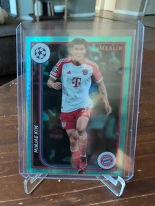 23/24 Topps Chrome Merlin UCC MINJAE KIM AQUA PRIZM BAYERN MÜNCHEN #45 - Bild 1 von 2