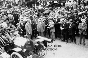 Moline racer C.H. Van Dervoort at Detroit, Michigan 1909 Glidden Tour photo - Bild 1 von 1
