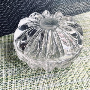 3" Glass Clam Shell Box with Lid 3." Wide x 2" High for Trinkets Rings - Picture 1 of 3