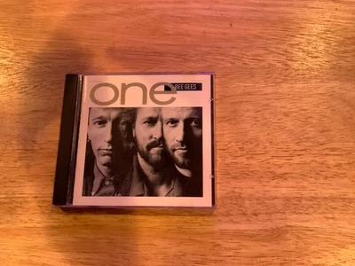 BEE GEES ONE  MUSIC CD Foto 1 de 2