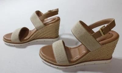 Sandalias de cuña Me Too para mujer Gaby de espuma viscoelástica punta abierta AC2 talla natural EE. UU. 8M Foto 1 de 4