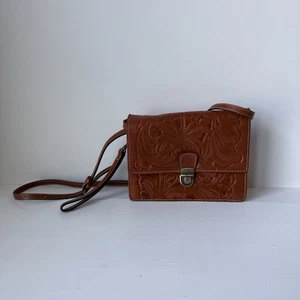 Bolso Bandolera Patricia Nash Tooled Florence Lanza Cuero - Imagen 1 de 9