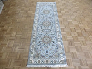 Alfombra oriental fina Nain azul claro anudada a mano corredor 2'8 x 8'4 con seda G16145 - Imagen 1 de 13