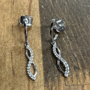 JWBR 10k Weißgold gedrehter weißer Stein Unendlichkeit Ohrhänger 1,57 Gramm - Bild 1 von 5