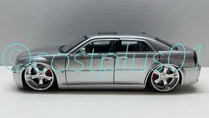 JADA DUB CITY CHRYSLER 300C 1:24 SILVER REVERSE DOORS  - Picture 1 of 12
