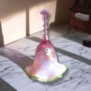 Vintage Fenton Glas QVC Exclusive Iridized Rose Intaglio Glocke Opalescent C4560 - Bild 1 von 9