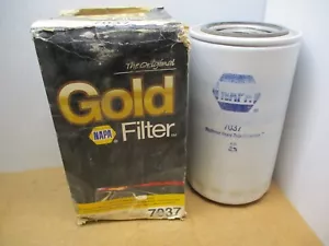 NAPA 7037 Engine Oil Filter (Wix 5{7037}) - Picture 1 of 3