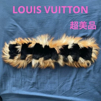 Louis Vuitton Foxy Renard Tipp bufanda de piel y seda negra usada Foto 1 de 4
