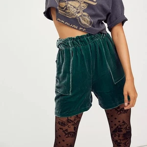 Free People Gr. S Samt Orpheus Shorts High Waist Plissee grün - Bild 1 von 10