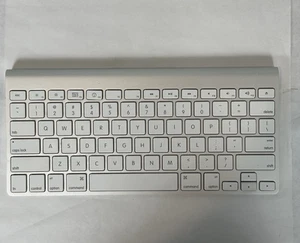 OEM Apple Wireless Magic Keyboard Aluminum White A1314 Bluetooth Tested READ - Picture 1 of 5