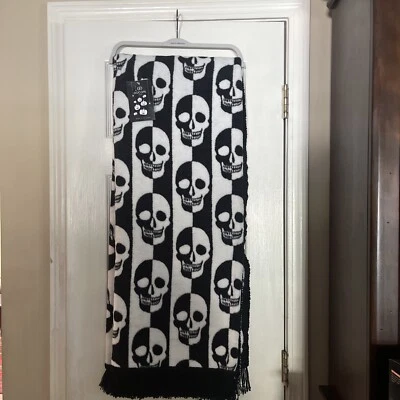Manta reversible Halloween blanco y negro 51" x 67" calaveras flecos-docofil Foto 1 de 4