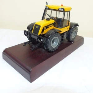 Britains No 40572 presentation pack for the J C B 3185 Fastrac The model is mint - Picture 1 of 5