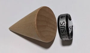 Neu Jesus Kreuz zweifarbig gebürstet in der Mitte und schwarz 8 mm geätzt Ring - Bild 1 von 5