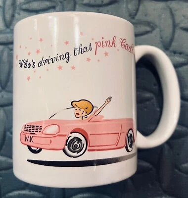 Taza de café Mary Kay Cosmetics vintage Who’s Driving That Cadillac rosa NUEVA EN CAJA Foto 1 de 4