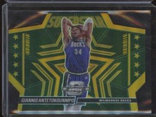 2022-23 Contenders Optic GIANNIS ANTETOKOUNMPO Superstar Die-Cut Gold /10 JMR13