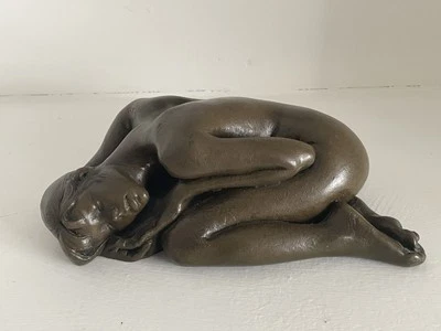 Escultura femenina desnuda durmiendo de Jacques Le Nantec edición limitada Foto 1 de 4