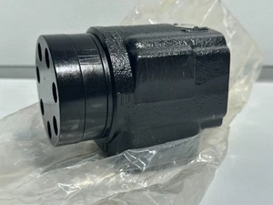 Char-Lynn Eaton 263 1071 071 Hydraulic Power Steering Pump - Picture 1 of 9