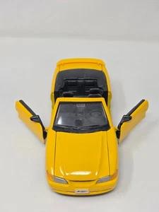 Maisto 1994 Ford Mustang GT Convertible 1:24 Scale Yellow Die-Cast Model Car - Picture 1 of 9