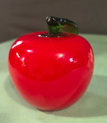 手工吹制红色艺术玻璃苹果镇纸带绿叶工作室装饰礼物 — 第 1/4 张图片