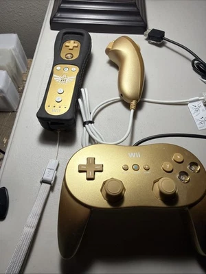 Wii Zelda Golden Remote, Gold Classic Controller, Nunchuck Gold - Image 1 of 4