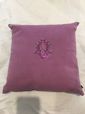 Preciosa almohada de gamuza púrpura Ultra Bella Casa Swarovski cristal flor Foto 1 de 4