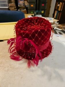 Union Made hats By Gertrude Ladies Hat Netting Brim Feathers VINTAGE