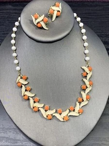 Set orecchini clip collana bacche vetro latte bianco vintage firmato CORO anni '50 - Foto 1 di 12