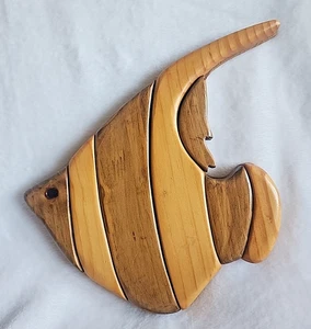 Gancho de pared artesanal de madera ángel pez decoración colgante firmado océano costa playa - Imagen 1 de 10